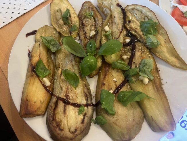 Prženi patlidžan sa bijelim lukom i balsamico sosom (posno)