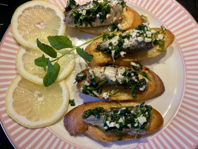 Mediteranske bruskete sa sardinom i limunom