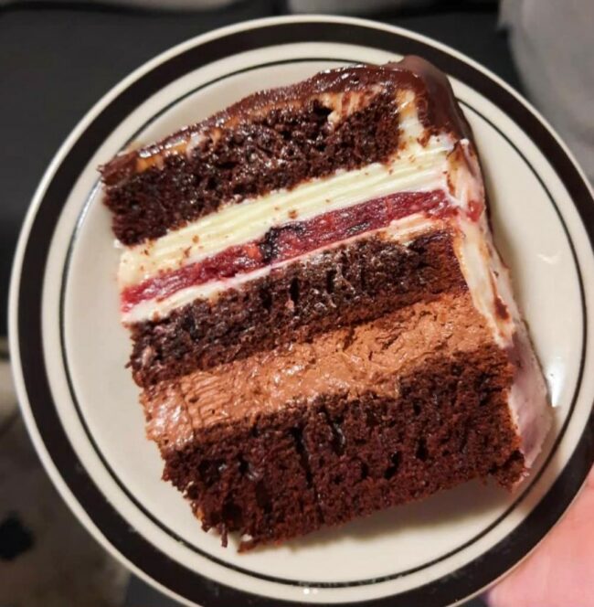 Lady in Red torta sa višnjama i mascarpone kremom
