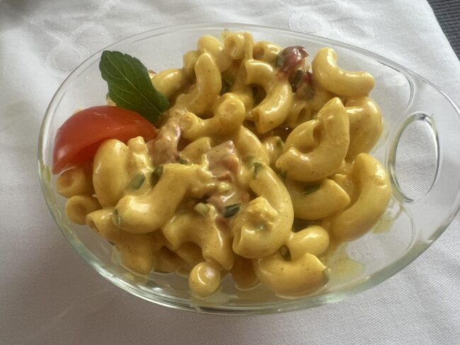 Salata sa tjesteninom i piletinom