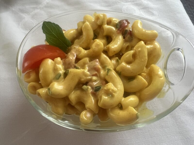 Salata sa tjesteninom i piletinom