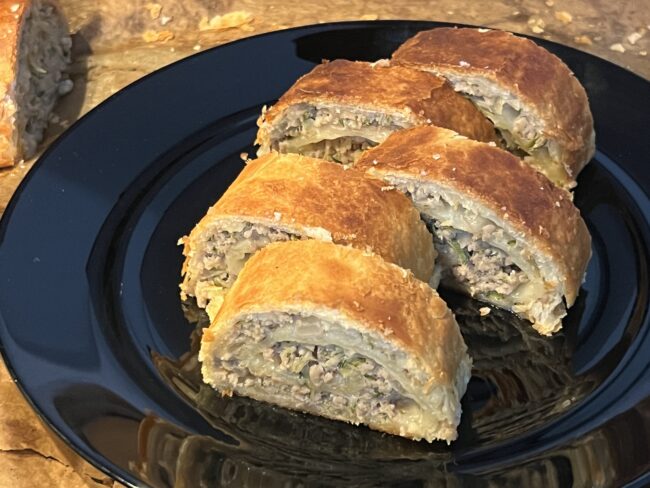 Slani rolat sa lisnatom tijestom