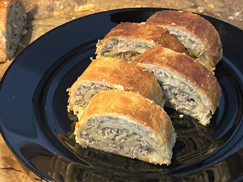 Slani rolat sa lisnatom tijestom