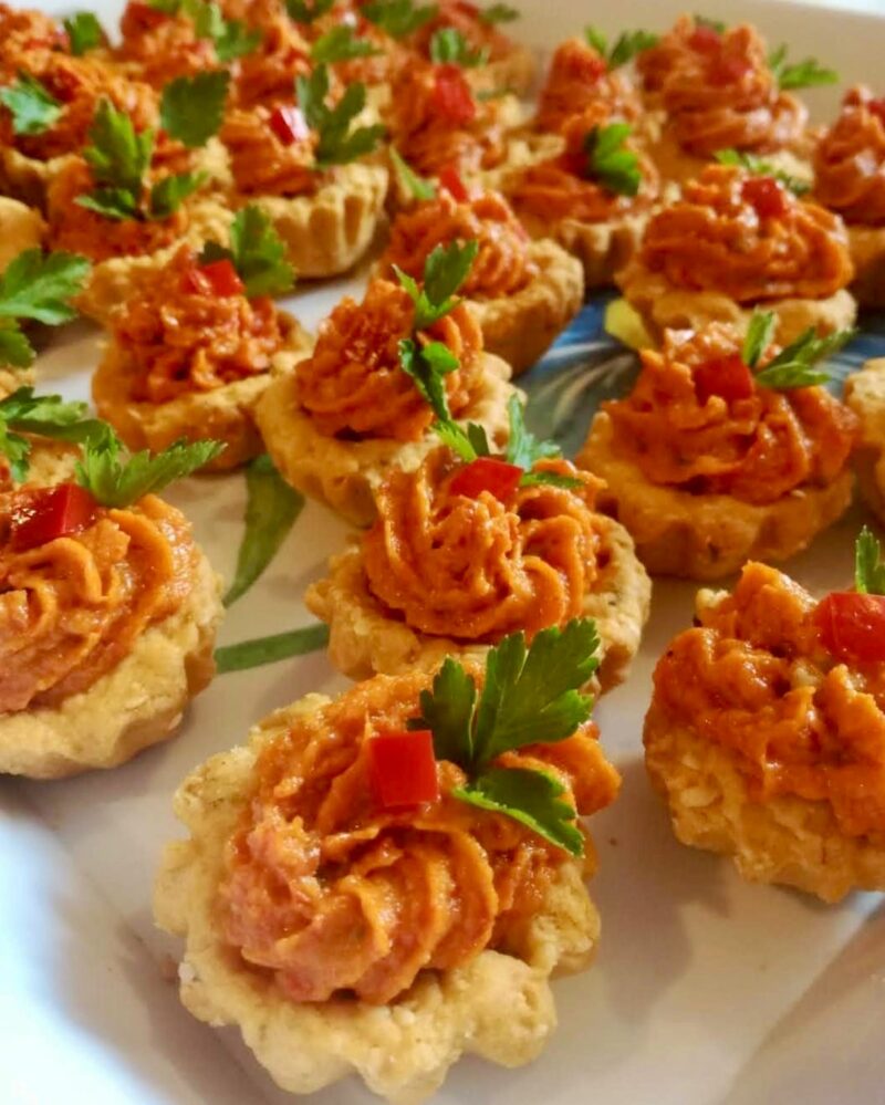 Posne korpice sa ajvarom – savršeno predjelo za slavu i post