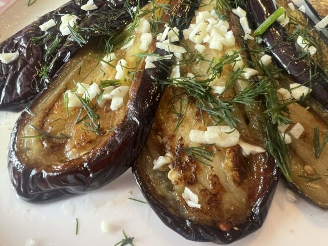 Patlidžan sa bijelim lukom