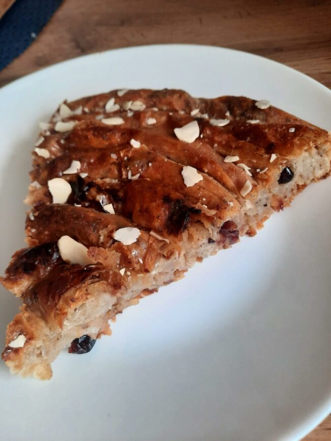 Pita sa jabukama, grožđicama i brusnicama – domaći desert pun ukusa