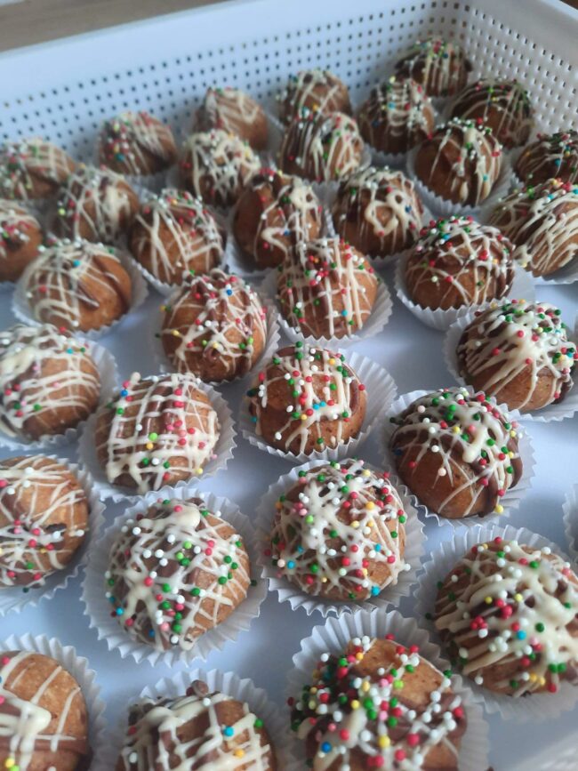 Posne kuglice sa plazmom – savršen desert bez pečenja