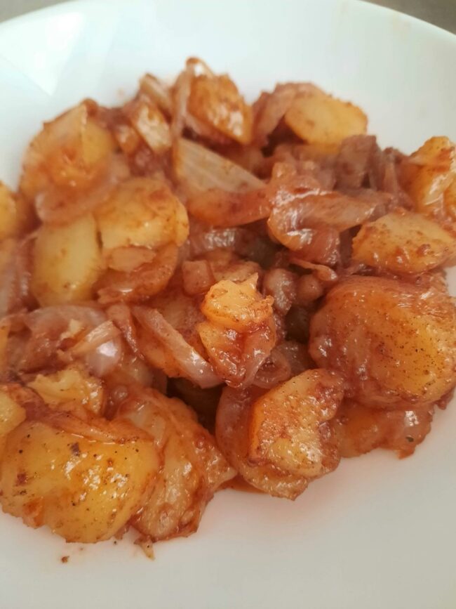 Restovani krompir – jednostavan domaći prilog pun ukusa