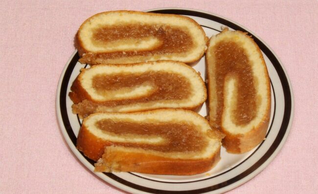 Rolat sa dinstanim jabukama