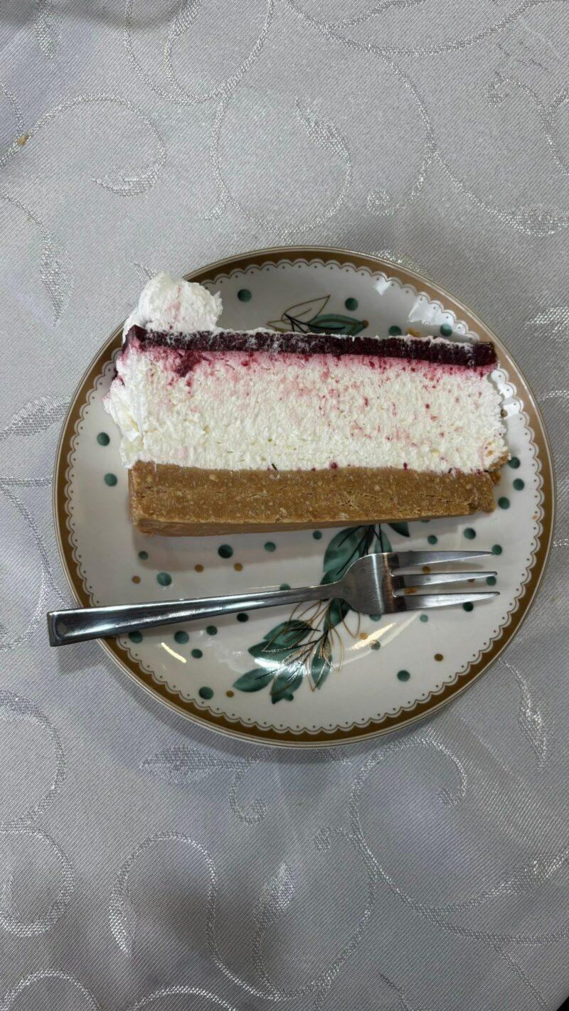 Cheesecake sa voćem – kremasti desert bez pečenja