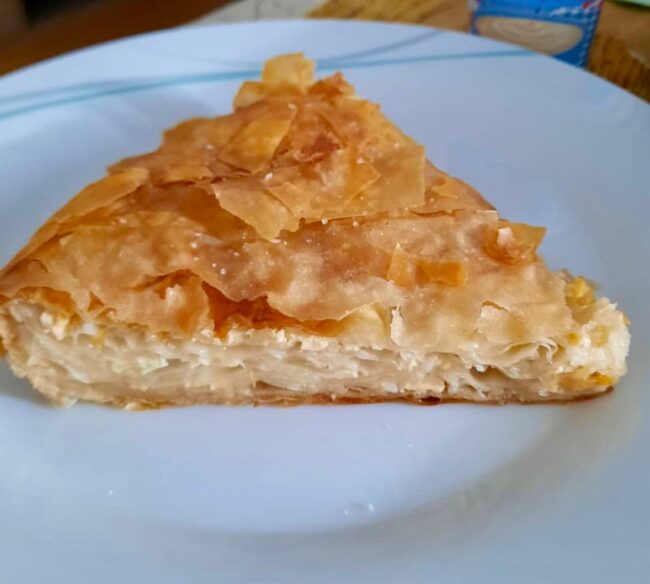 Sirnica – domaća pita sa sirom koja uvijek uspijeva