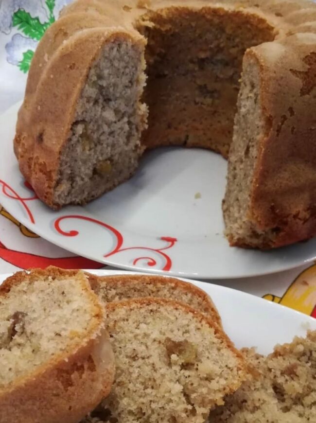 Kuglof sa suvim grožđem i orasima – 8 koraka za mekan domaći kolač